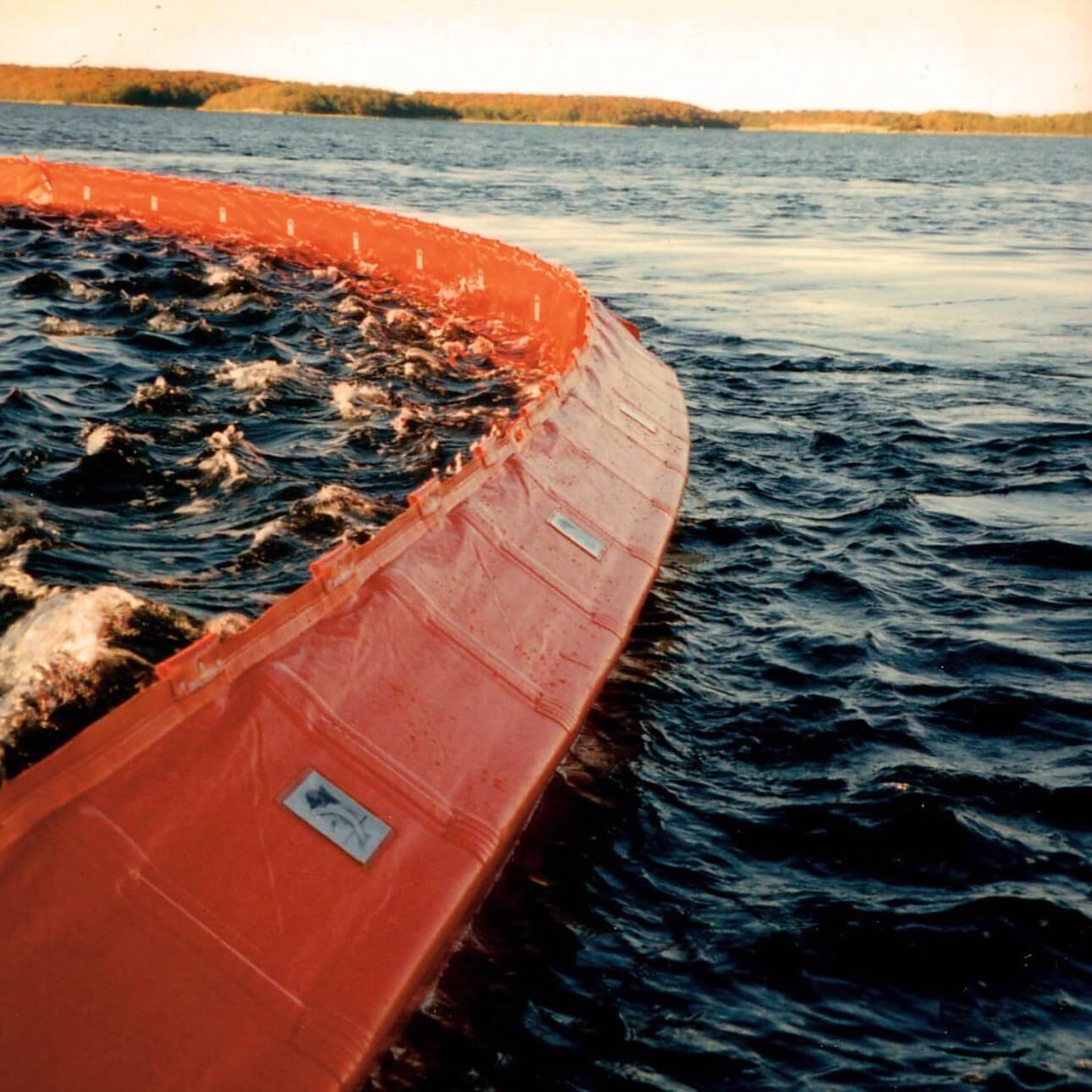 Нефтезащитные боновые заграждения